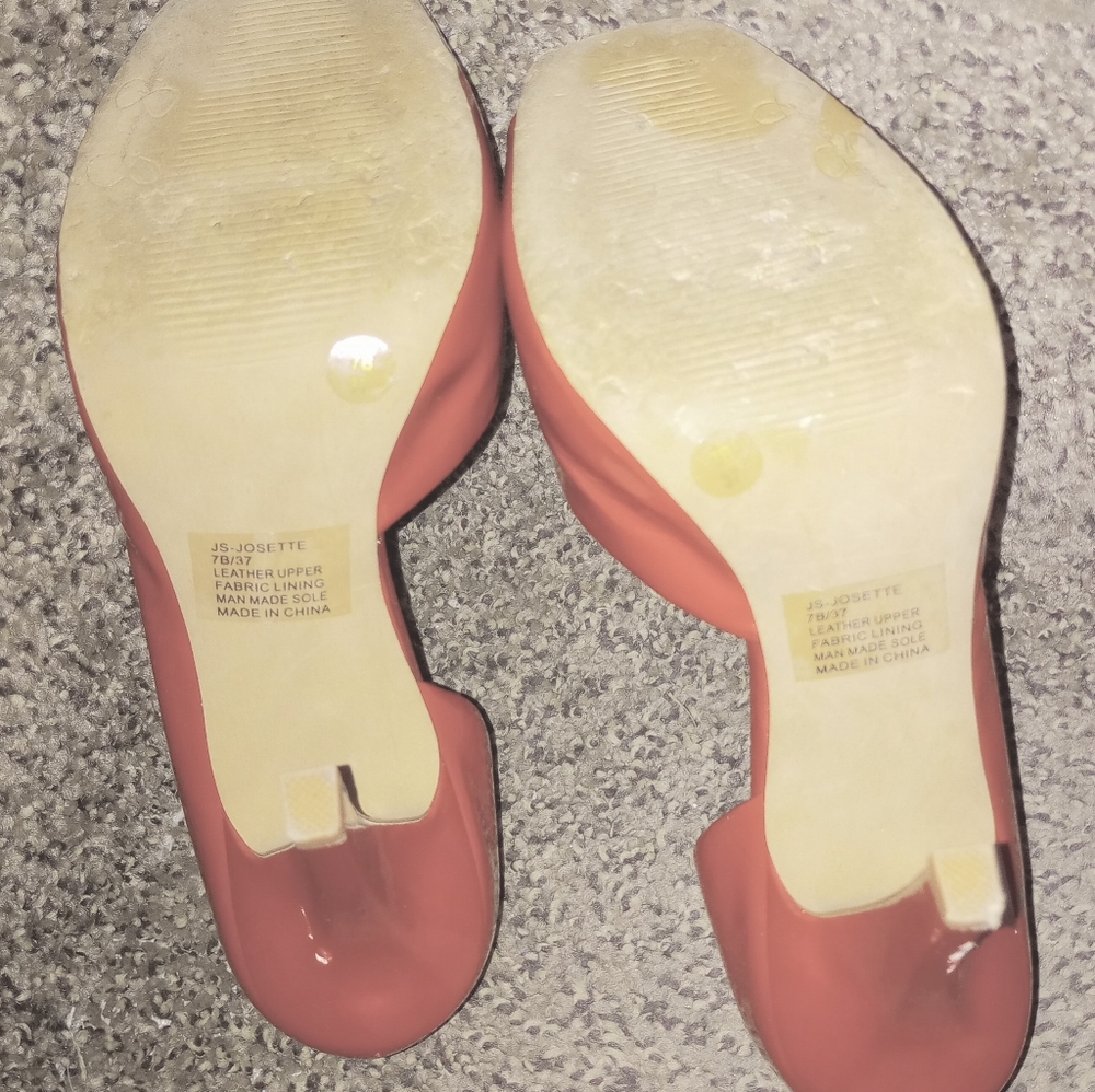 Heels - Picture 4 of 4
